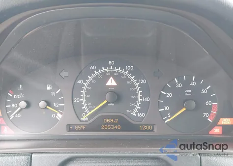 1999 Mercedes-Benz E 430 z USA, uszkodzony, nr VIN WDBJF70H7XA849921